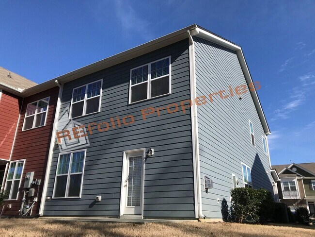 Building Photo - Great Location! 2 Story 3 Bedroom 1 Car-Garage End Unit Town Home with Community Pool  @ 55 James...