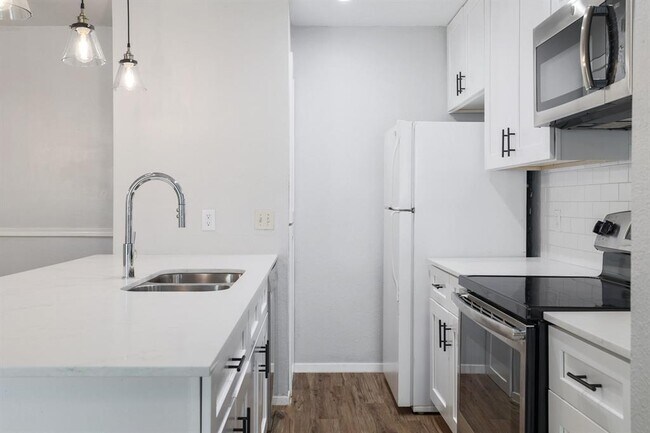 Building Photo - 10616 Mellow Meadow Dr