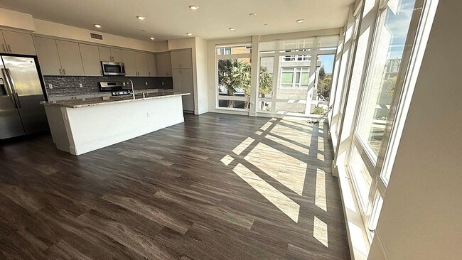 Building Photo - 5933 Sunstone Dr