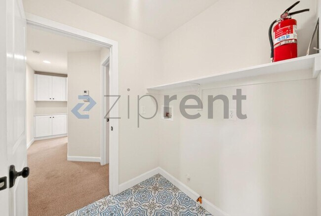 Building Photo - 16925 Hillside Dr