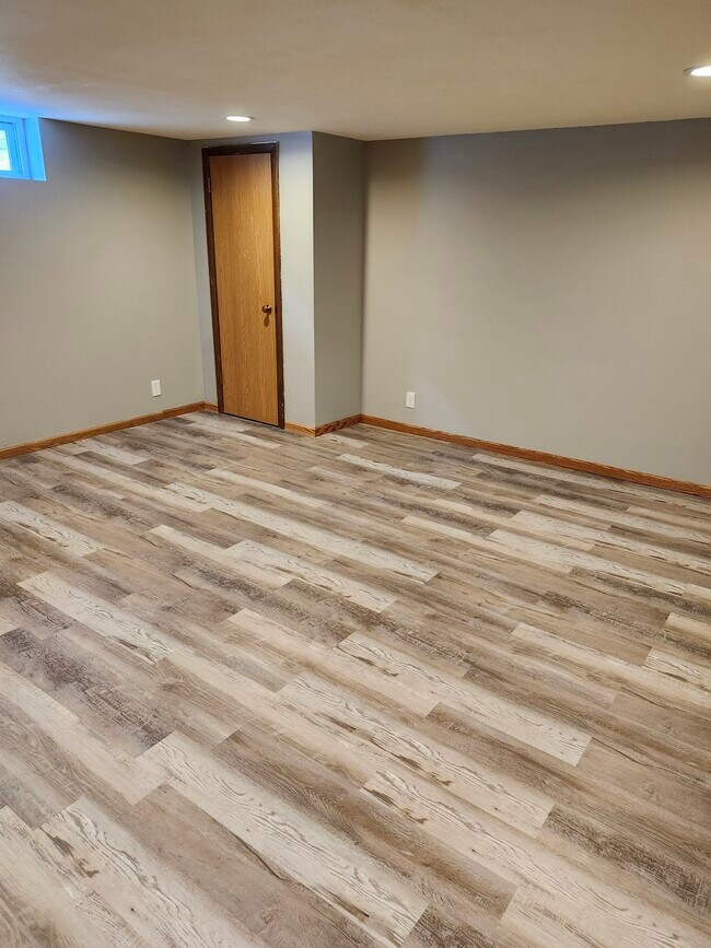 Building Photo - 8983 Van Buren St NE