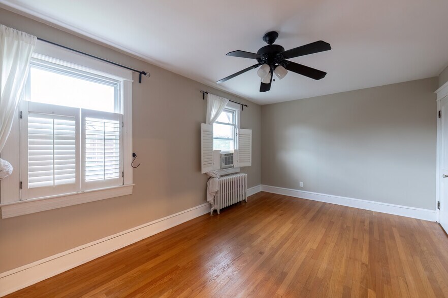 Building Photo - 317 Ingraham St NW