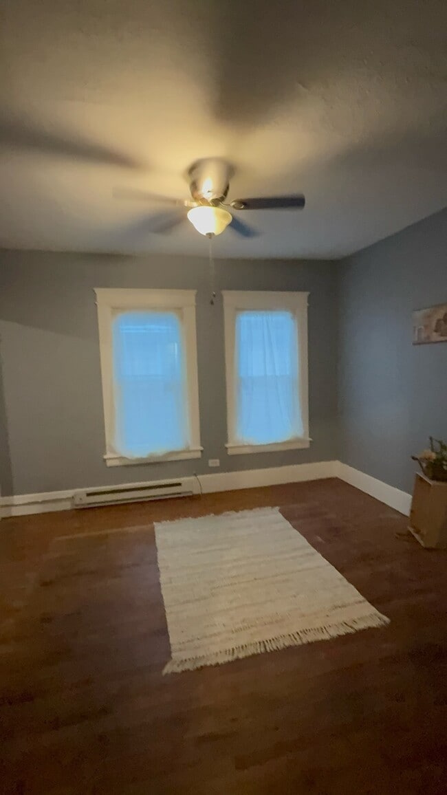 Building Photo - 318 Apple St