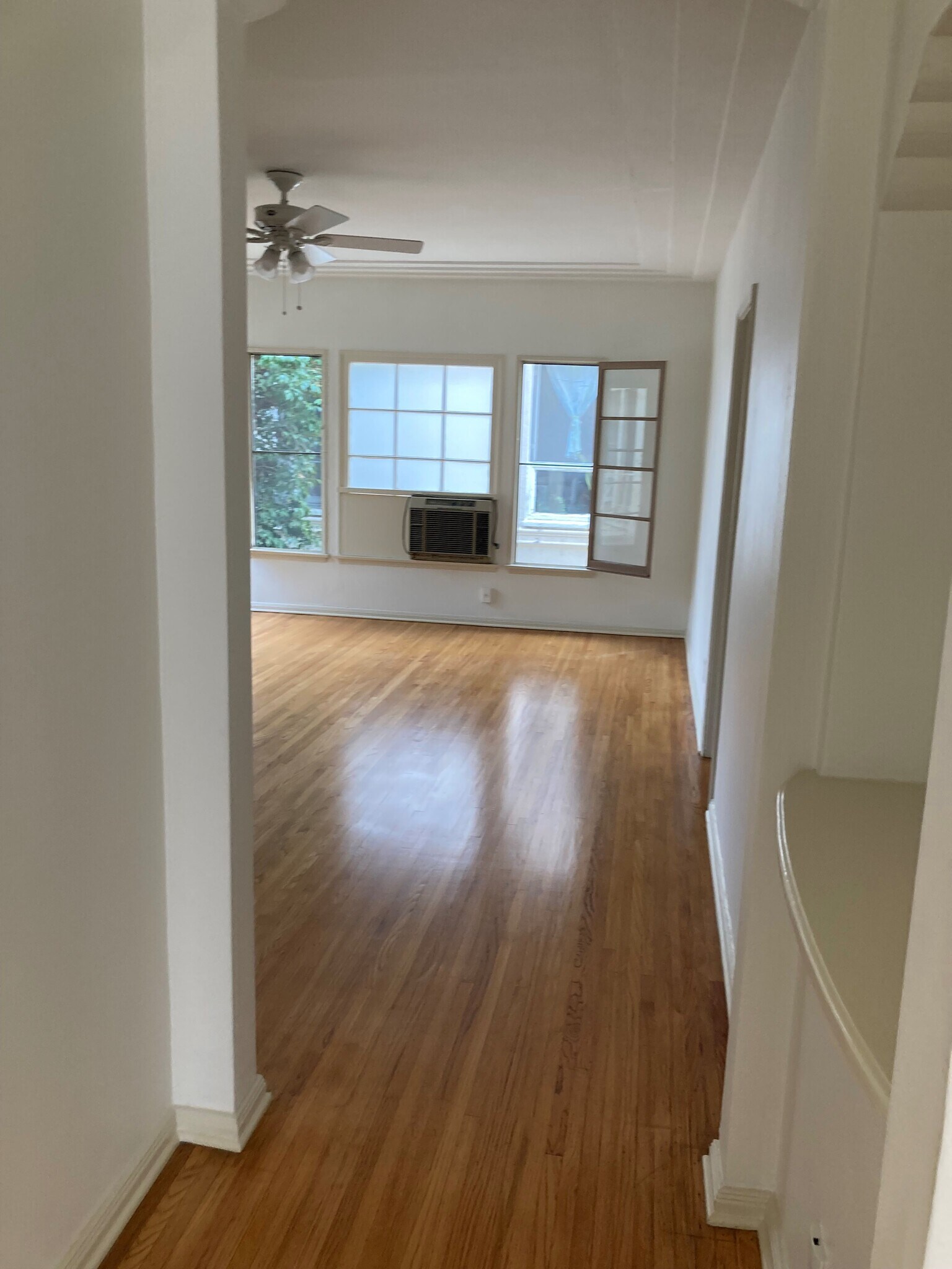 Building Photo - 6168 W Olympic Blvd