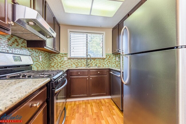 Building Photo - Lovely Condo | Garage | A/C | In-Unit Laundry