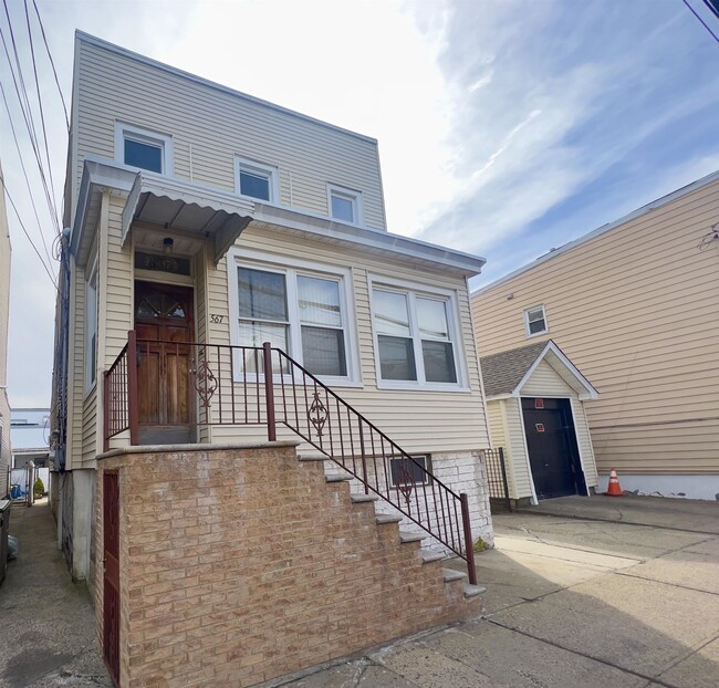 Building Photo - 567 67th St