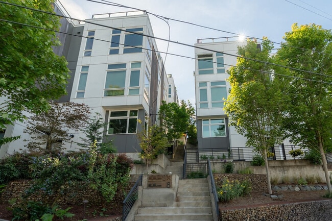Building Photo - 2433 8th Ave N