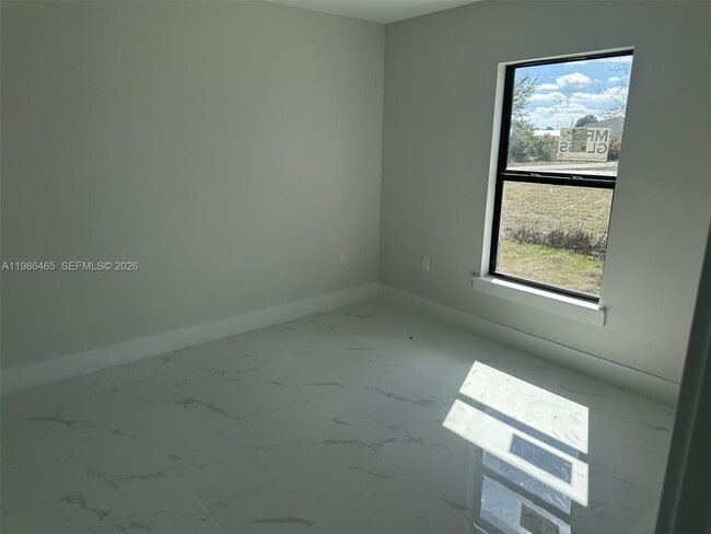 Building Photo - 712 Euston Ave S