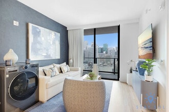 Building Photo - 601 NE 1st Ave