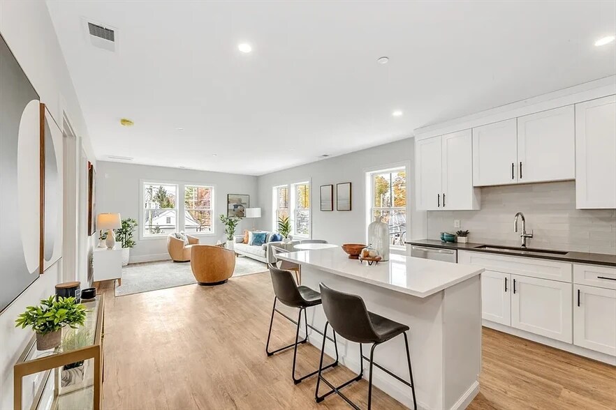 Living room & Kitchen - 1000 Washington St