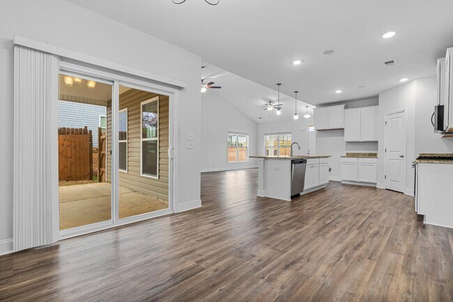 Building Photo - 413 Silver Anchor Dr