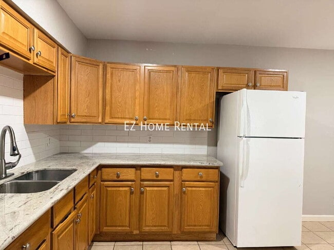 Building Photo - 2102 5th Ave N