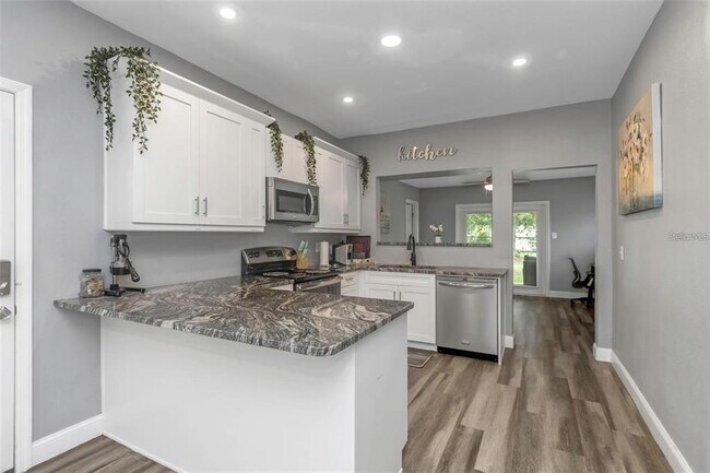 Building Photo - 206 N Himes Ave