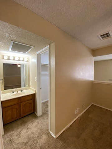 Building Photo - 2 story 1 bed 1.5 bath towhome