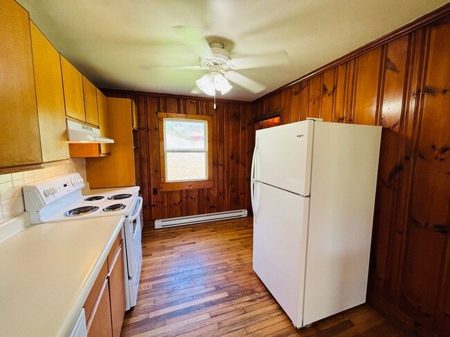 Building Photo - 2700 Meadowbrook Dr