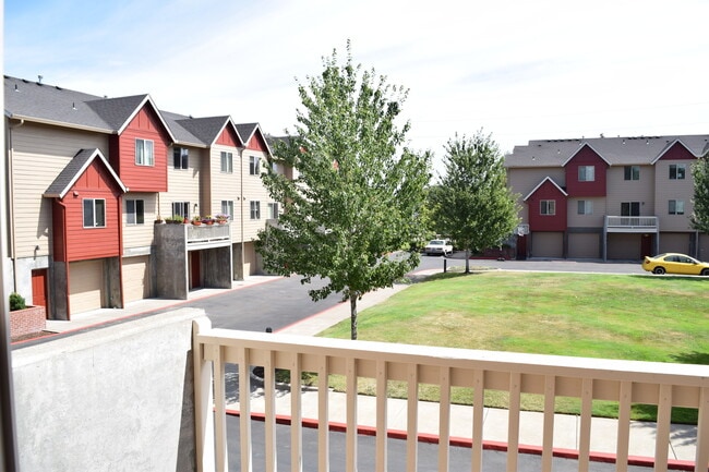 Building Photo - No Screening Fees! Beautiful 3 bed 2.5 bath townhome for rent!