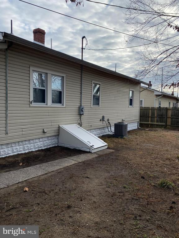 Building Photo - 258 Birch St