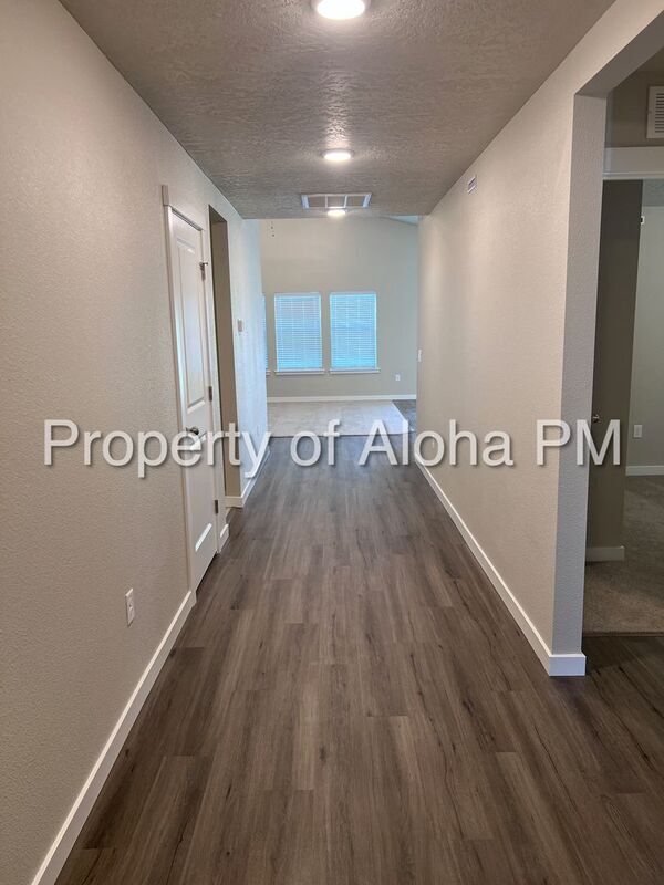 Building Photo - 2835 N Rapid Creek Way