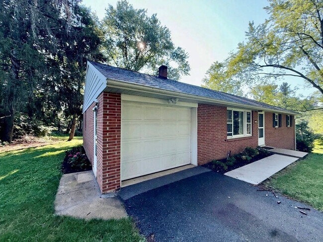 Building Photo - 329 Fairview Dr