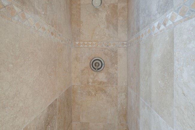 Building Photo - 3236 S Kenwood Ln