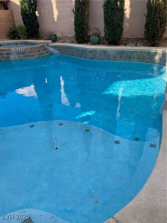 Building Photo - 421 Emerald Heights St