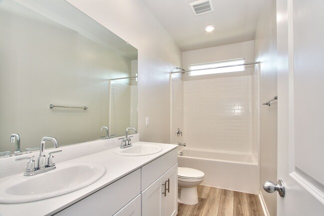 Building Photo - 5 BEDROOMS SOLAR AUDIE MURPHY RANCH