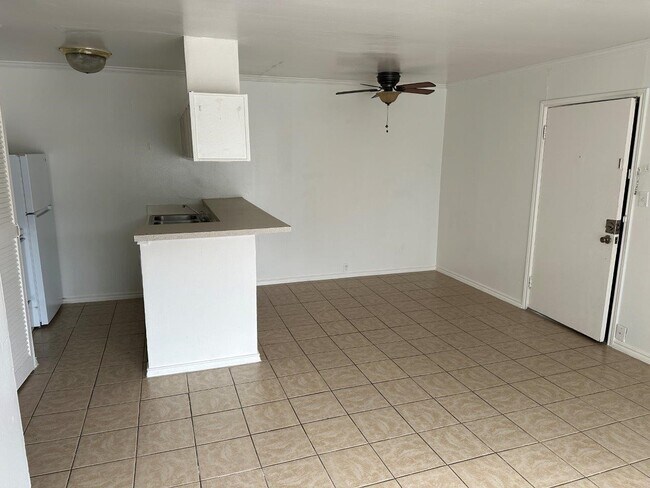 Building Photo - 820 W Alabama St