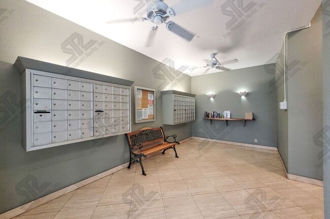 Building Photo - 1BR / 1Bath / 1Pkg Condo Rental at Hale Luana!