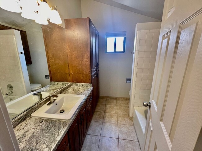 Building Photo - Fully Remodeled 3-BR, 3-BA Townhome with K...