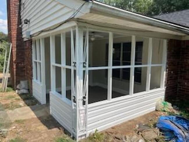 Building Photo - Available Now! MOVE IN SPECIAL HALF OFF FI...