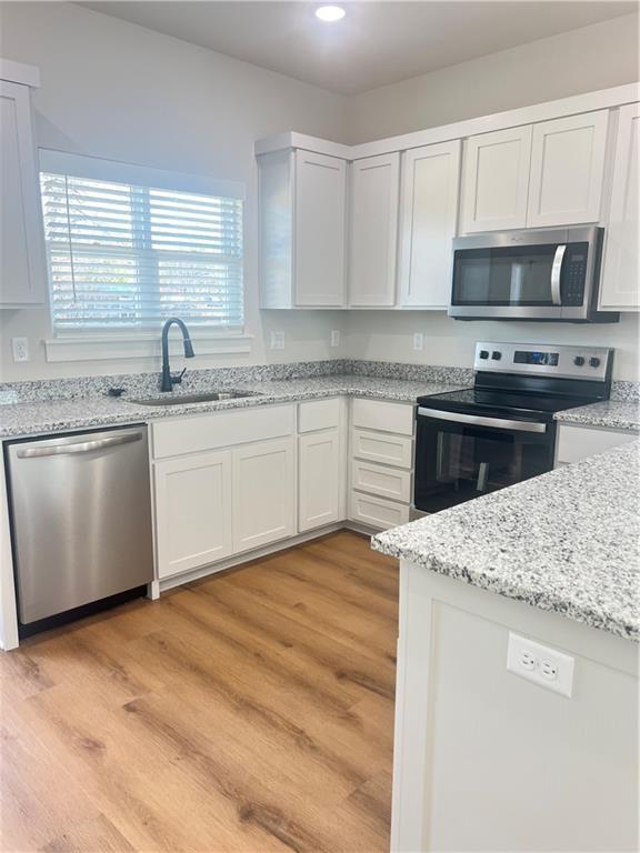 Building Photo - 552 Cosmos St