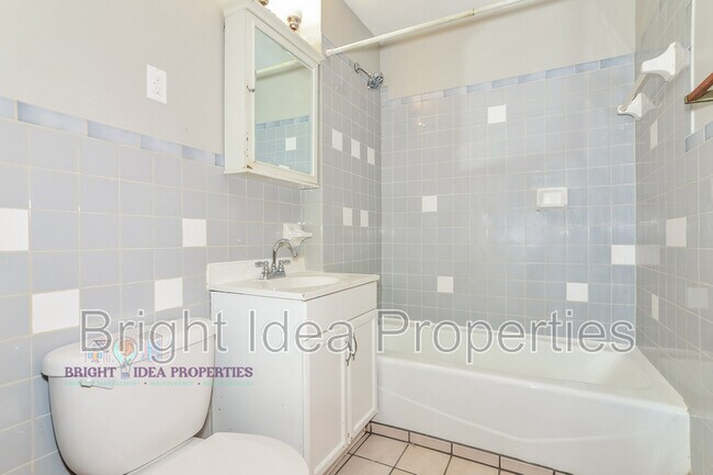 Building Photo - 801 4th St E