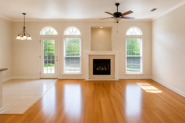 Building Photo - 212 Longview Ct