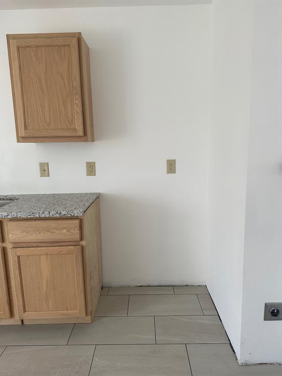 Building Photo - 3831 Wipprecht St