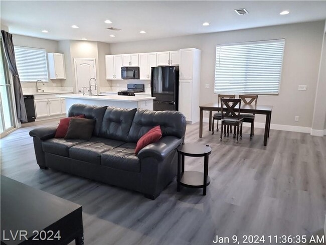 Building Photo - PARTIALLY FURNISHED 2-STORY HOME LOCATED O...