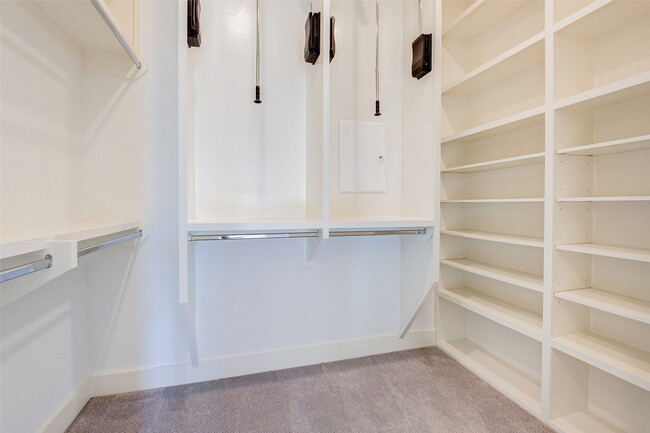 Building Photo - 2333 Sperber Ln