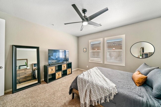 Building Photo - 8430 Crystal Walk Cir