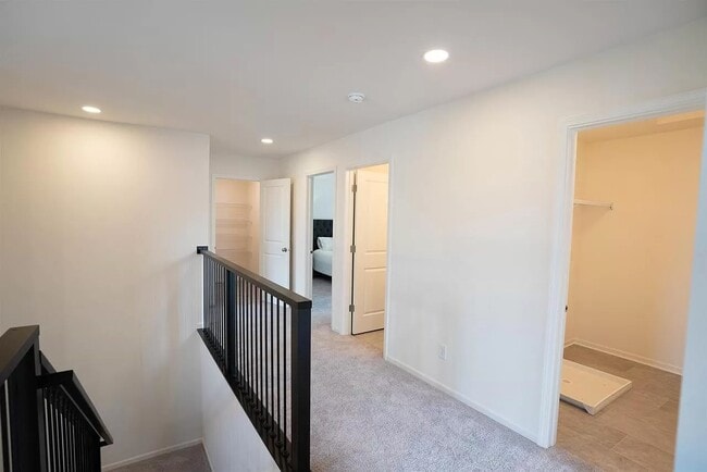 Building Photo - 2319 Lonnie Ln