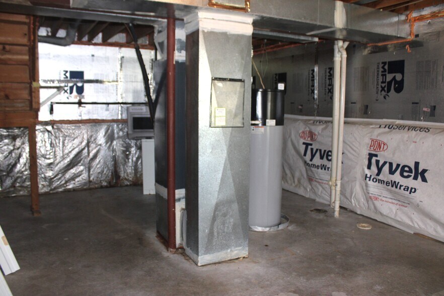 Building Photo - 7827 Hidden Creek Way