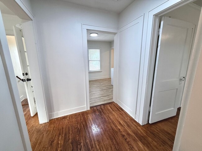 Building Photo - Large 1BD 1BA Duplex in Historic Mesta Par...