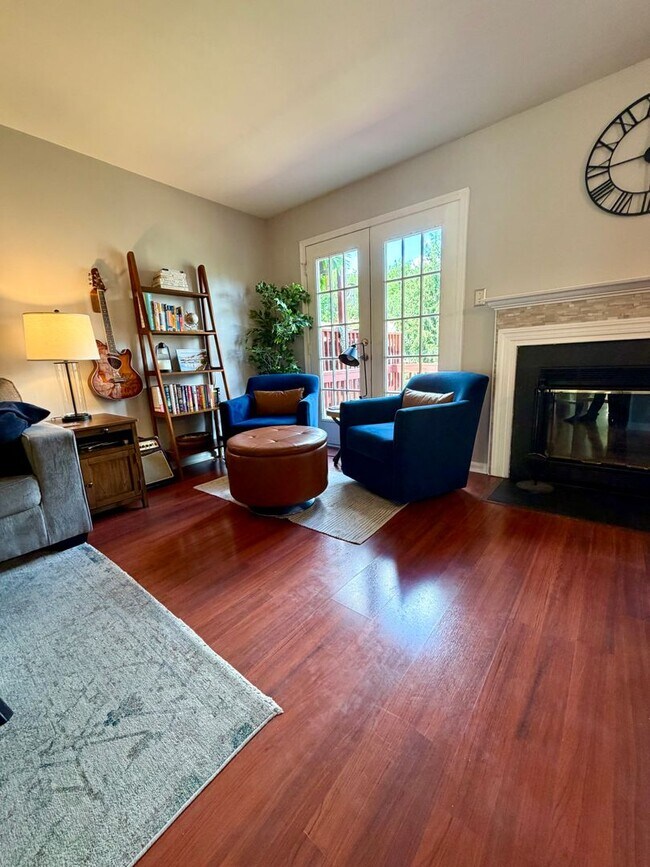 Building Photo - Stunning 3-Bedroom Townhome Nestled in Andorra Woods! Available mid-August!