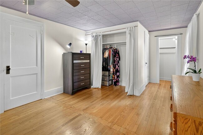 Building Photo - 204 Roat St