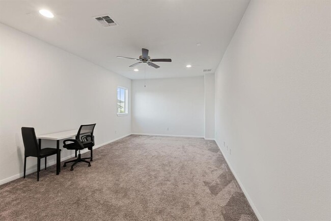 Building Photo - 6520 Verona Pl