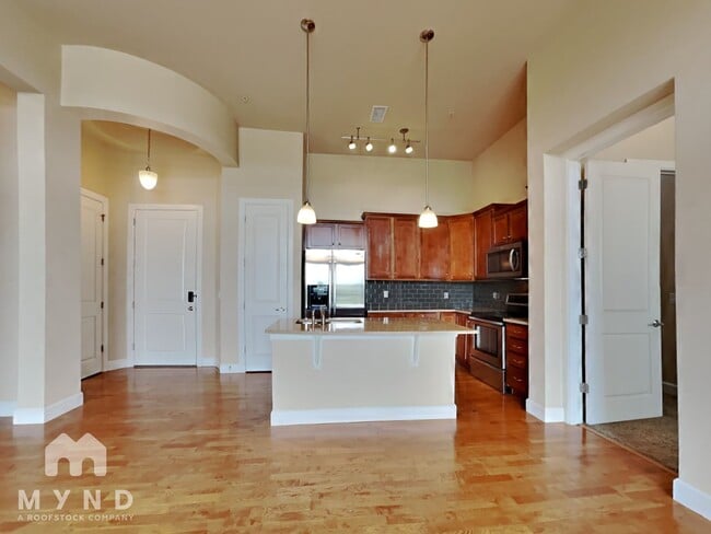Building Photo - 307 Inverness Way S