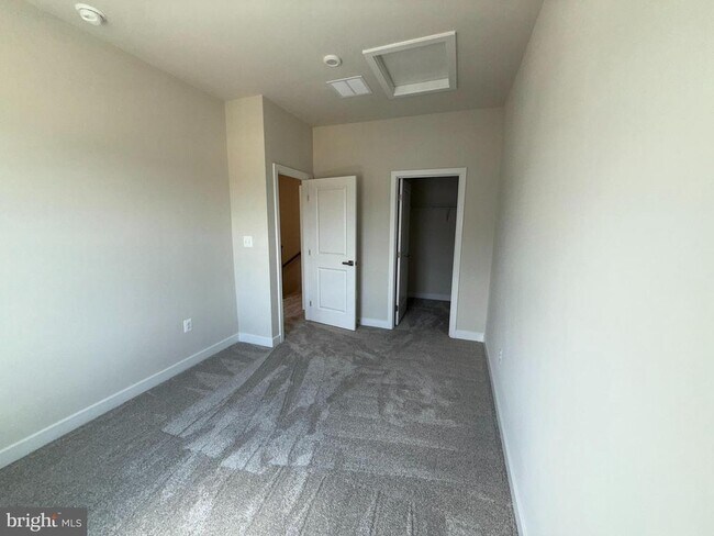 Building Photo - 9193 Edenderry Dr