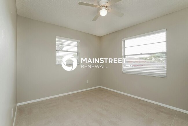 Building Photo - 3 Bedroom Pet-Friendly Home in Fort Myers, FL with Main Street Renewal