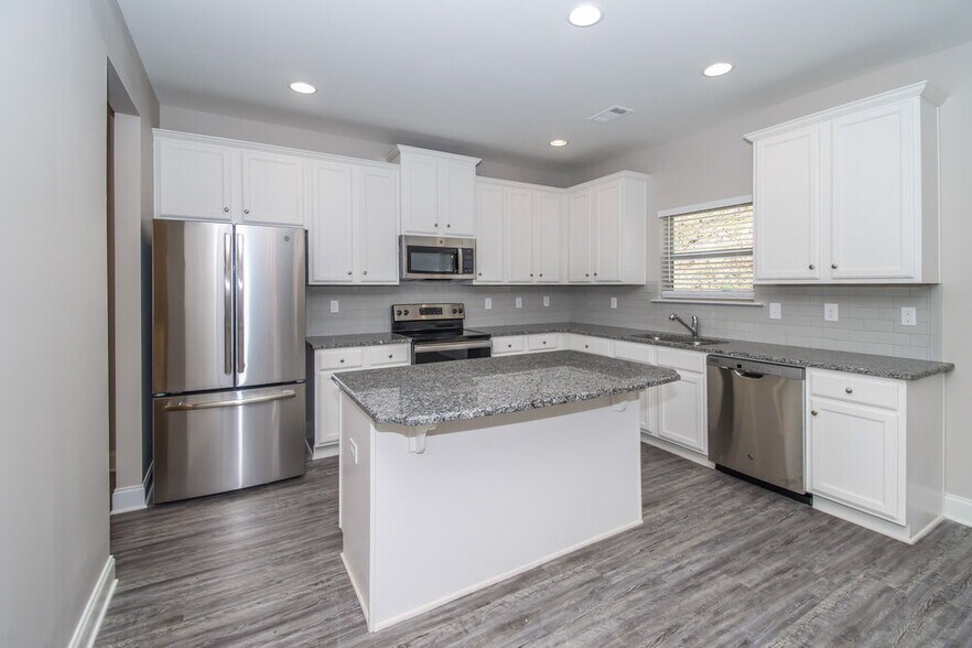 Building Photo - 313 Kenmore Ct