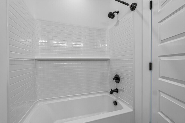 Building Photo - Modern Comfort in the Heart of Johns Island