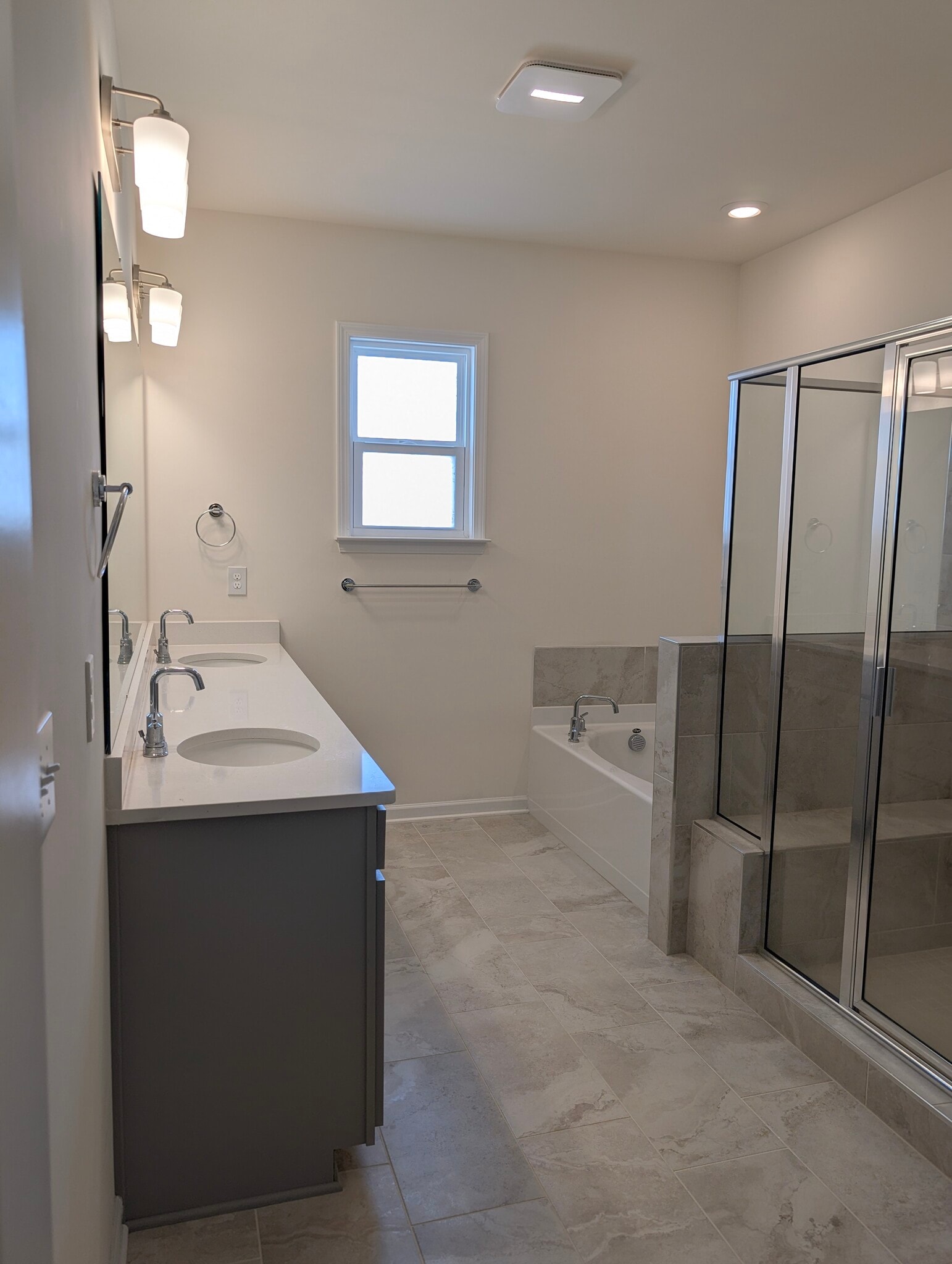 Master bath - 5835 Waterfall Pl