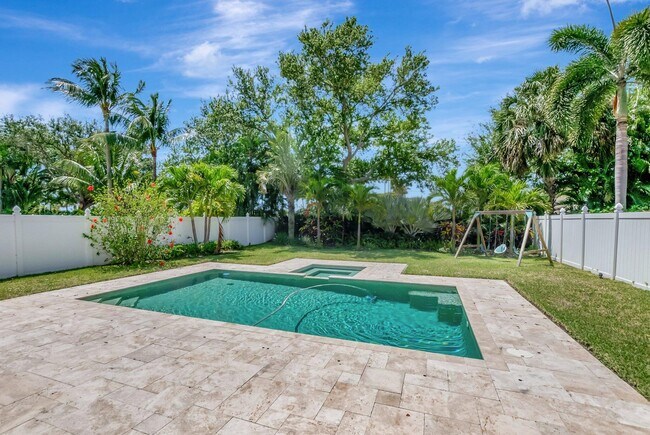 Building Photo - 1050 Delray Lakes Dr